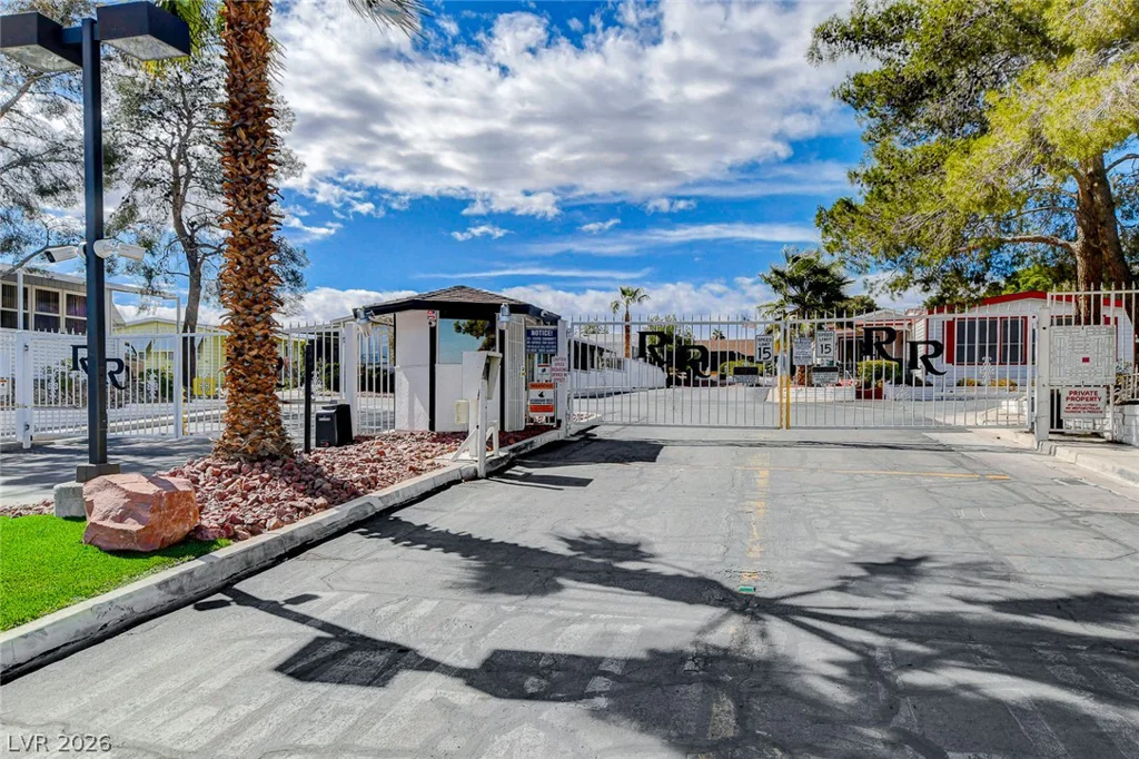4600 Royal Ridge, Las Vegas, NV 89103