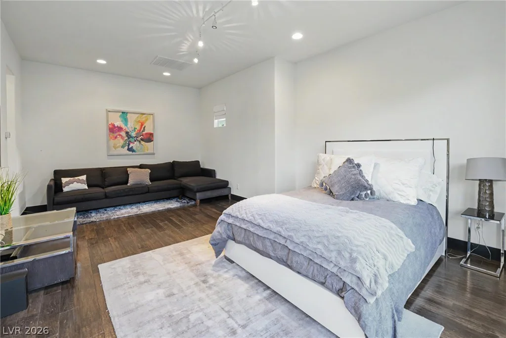 24 Panorama Crest, Las Vegas, NV 89135