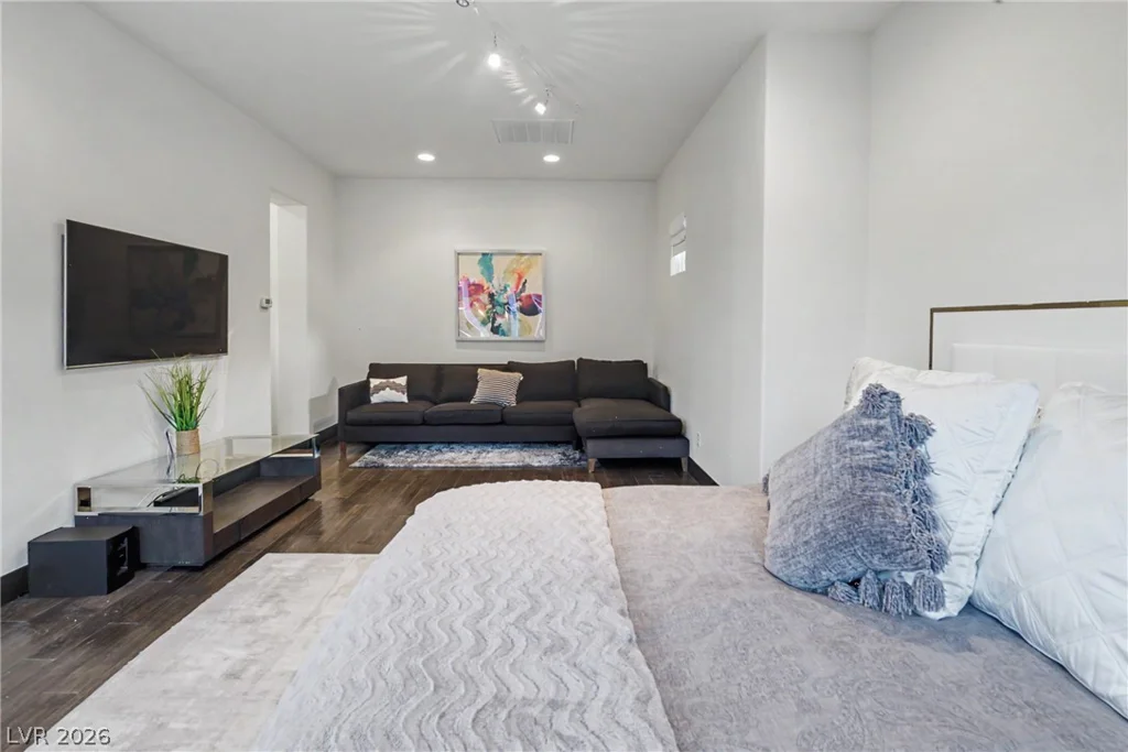 24 Panorama Crest, Las Vegas, NV 89135