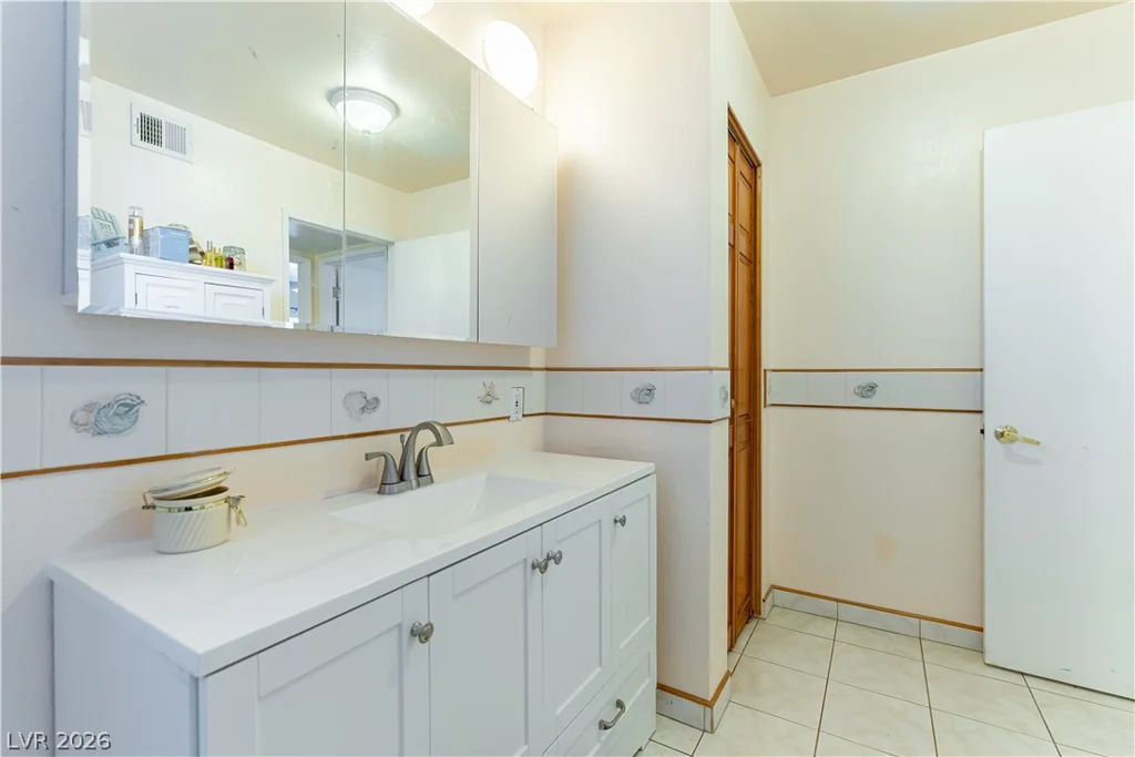 312 Redstone, Las Vegas, NV 89145