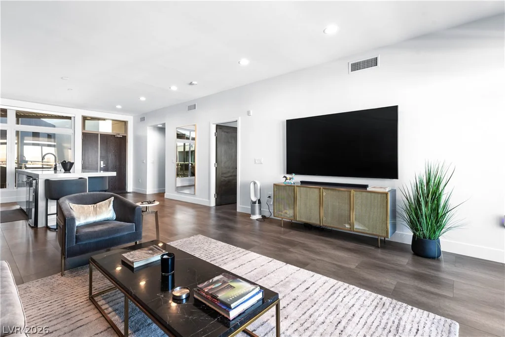 8925 Flamingo, Las Vegas, NV 89147