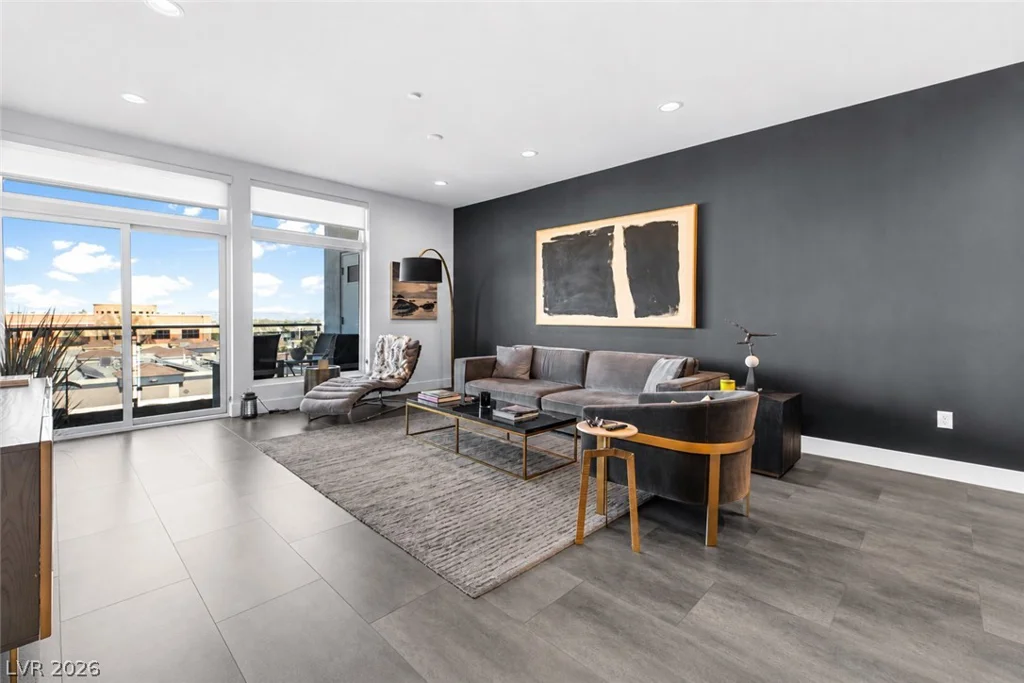 8925 Flamingo, Las Vegas, NV 89147