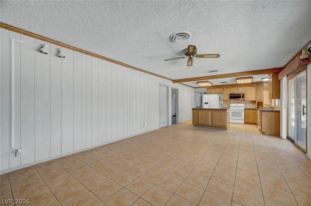 1900 Stonehaven, Las Vegas, NV 89108