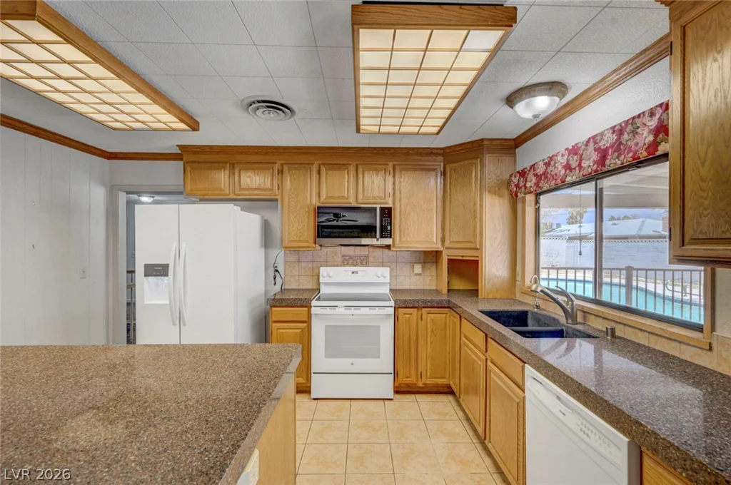 1900 Stonehaven, Las Vegas, NV 89108