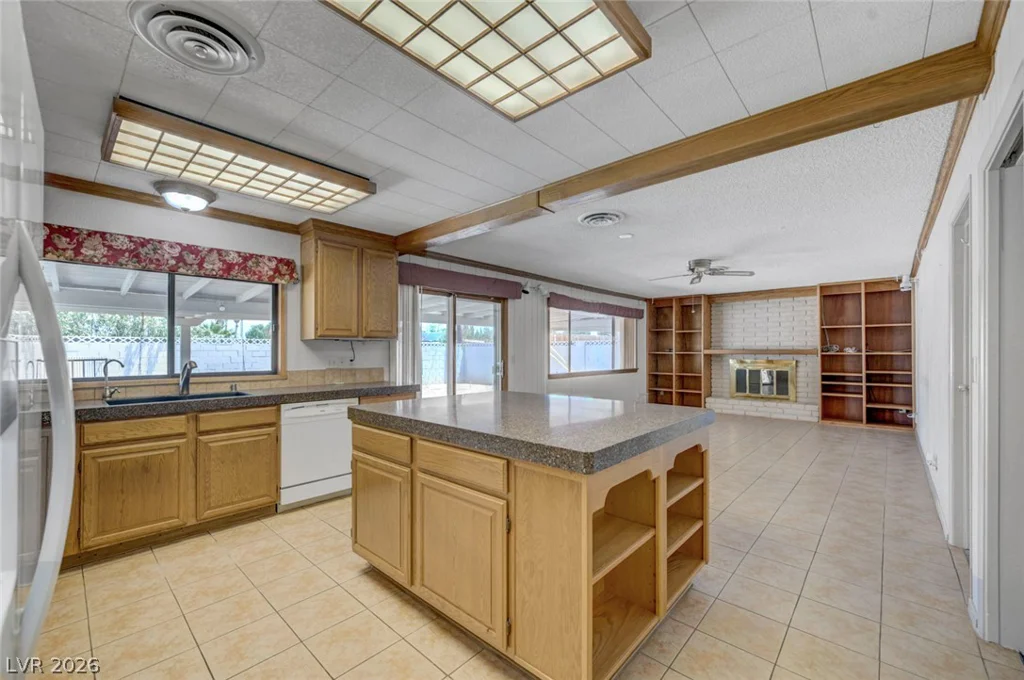1900 Stonehaven, Las Vegas, NV 89108