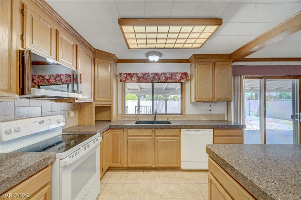 1900 Stonehaven, Las Vegas, NV 89108