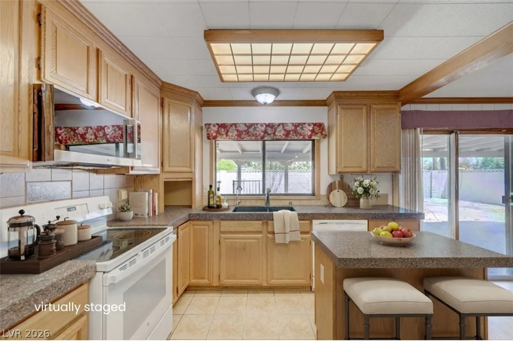 1900 Stonehaven, Las Vegas, NV 89108