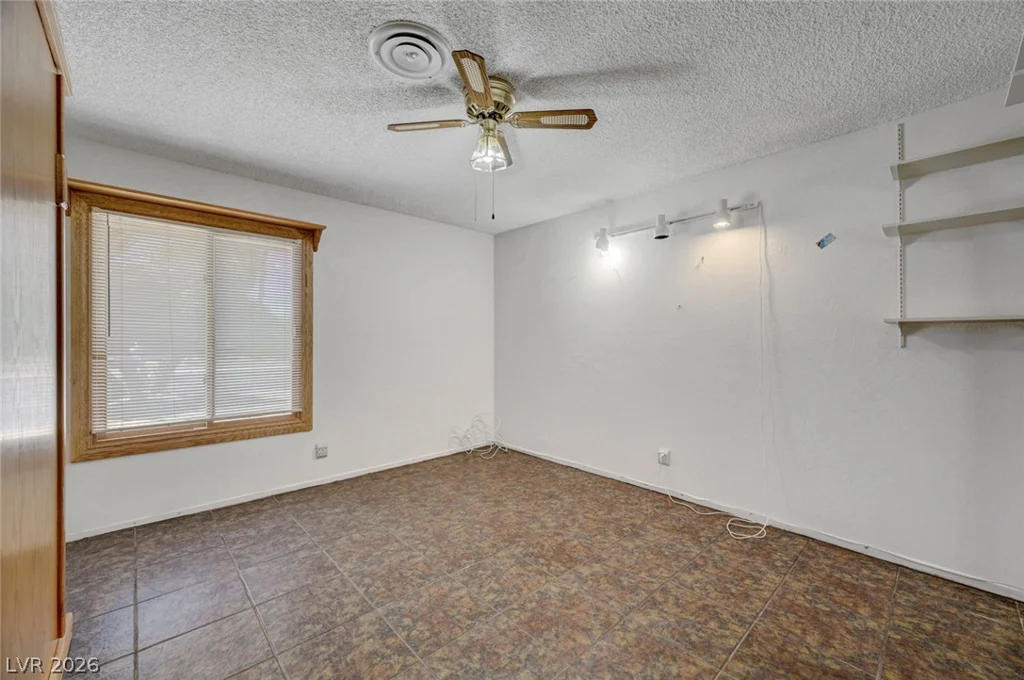 1900 Stonehaven, Las Vegas, NV 89108