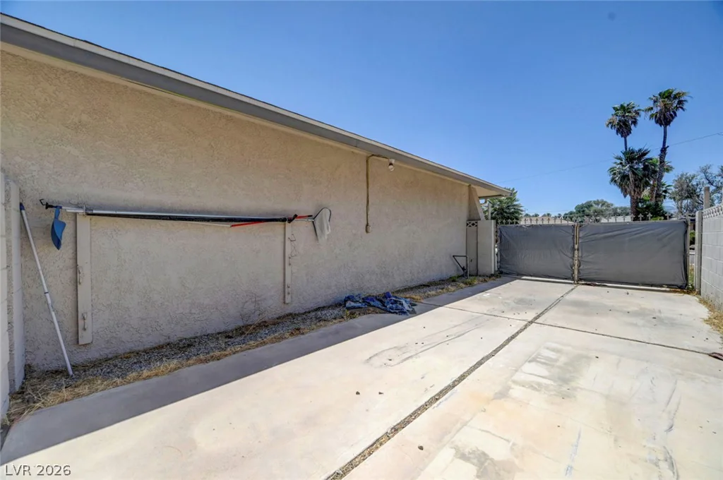 1900 Stonehaven, Las Vegas, NV 89108