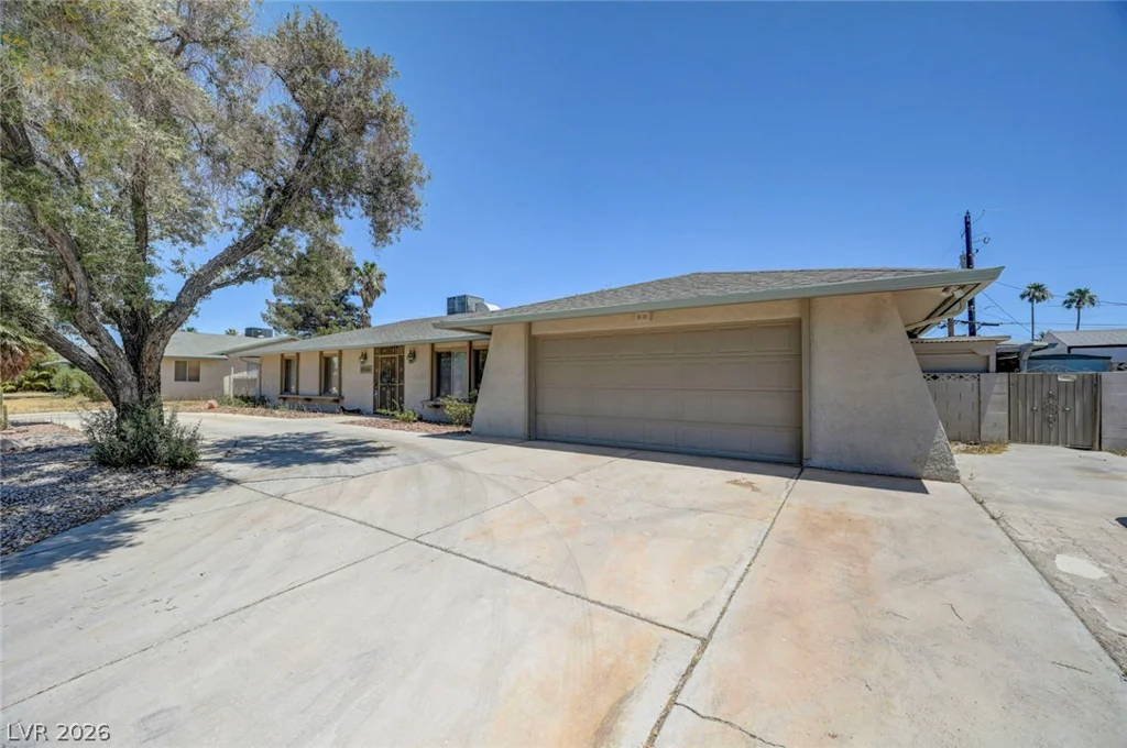 1900 Stonehaven, Las Vegas, NV 89108