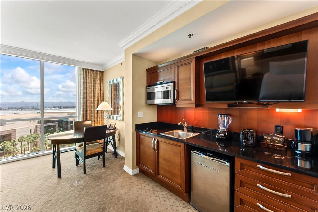 145 Harmon, Las Vegas, NV 89109