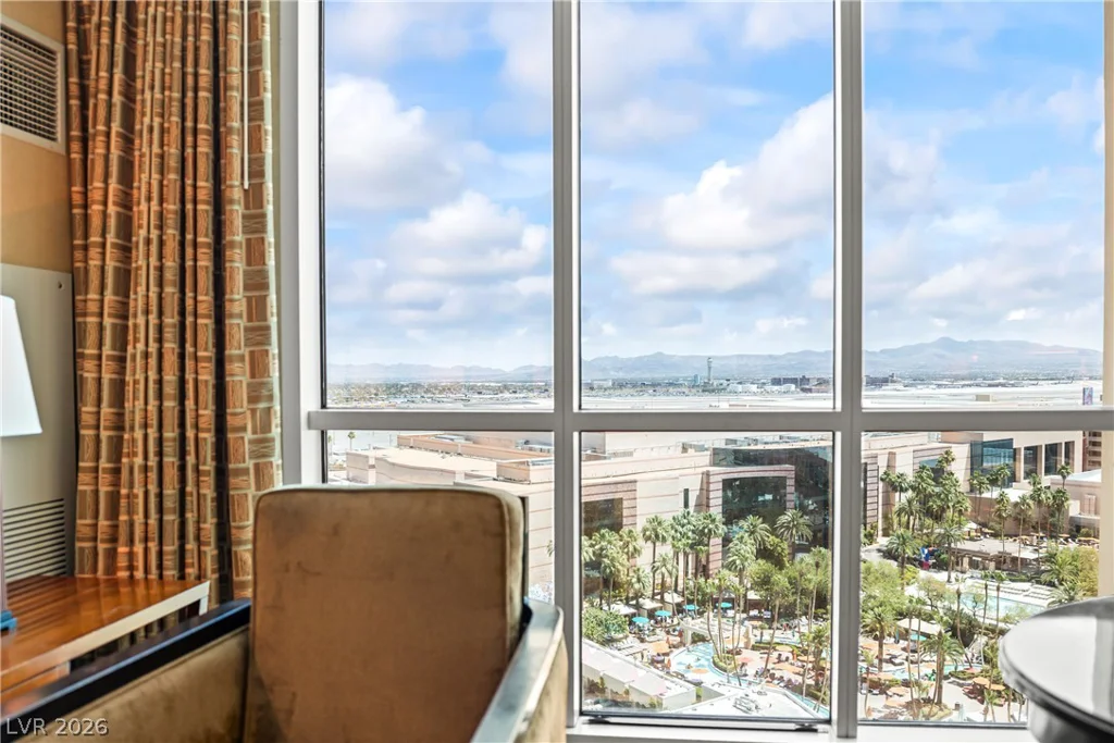 145 Harmon, Las Vegas, NV 89109