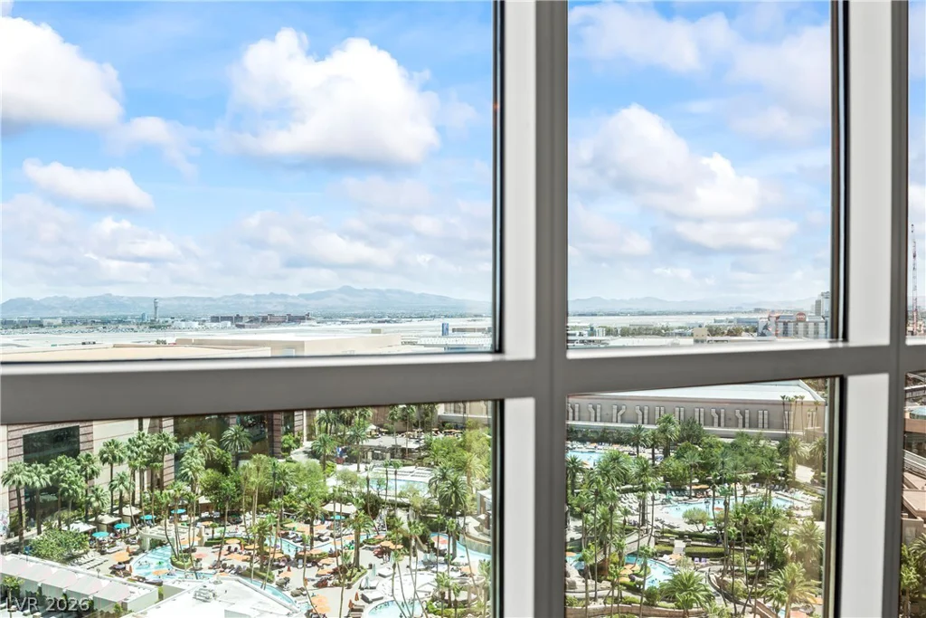 145 Harmon, Las Vegas, NV 89109