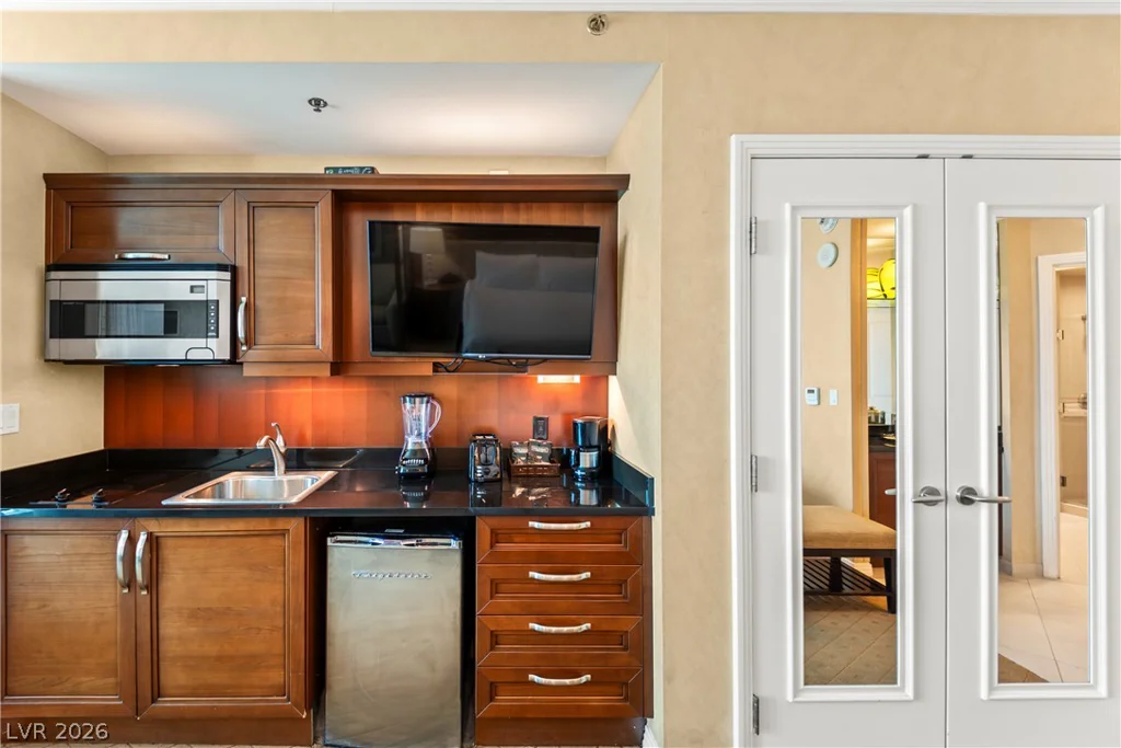 145 Harmon, Las Vegas, NV 89109