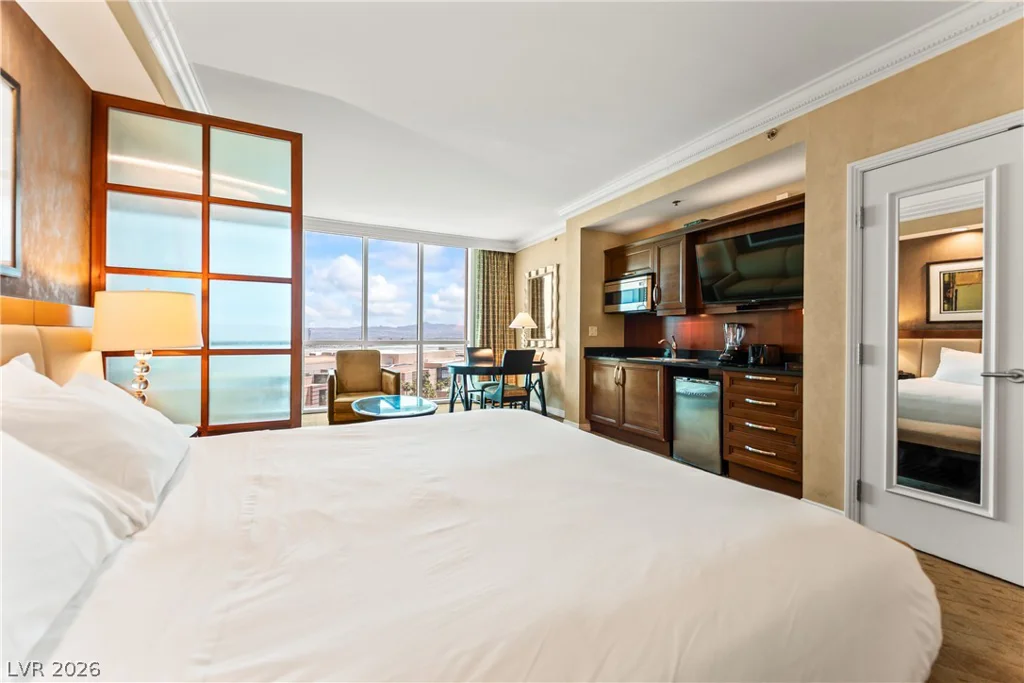 145 Harmon, Las Vegas, NV 89109