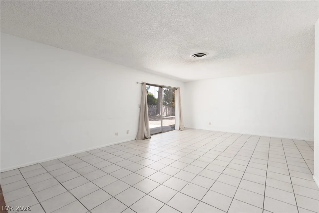 3958 Oakhill, Las Vegas, NV 89121