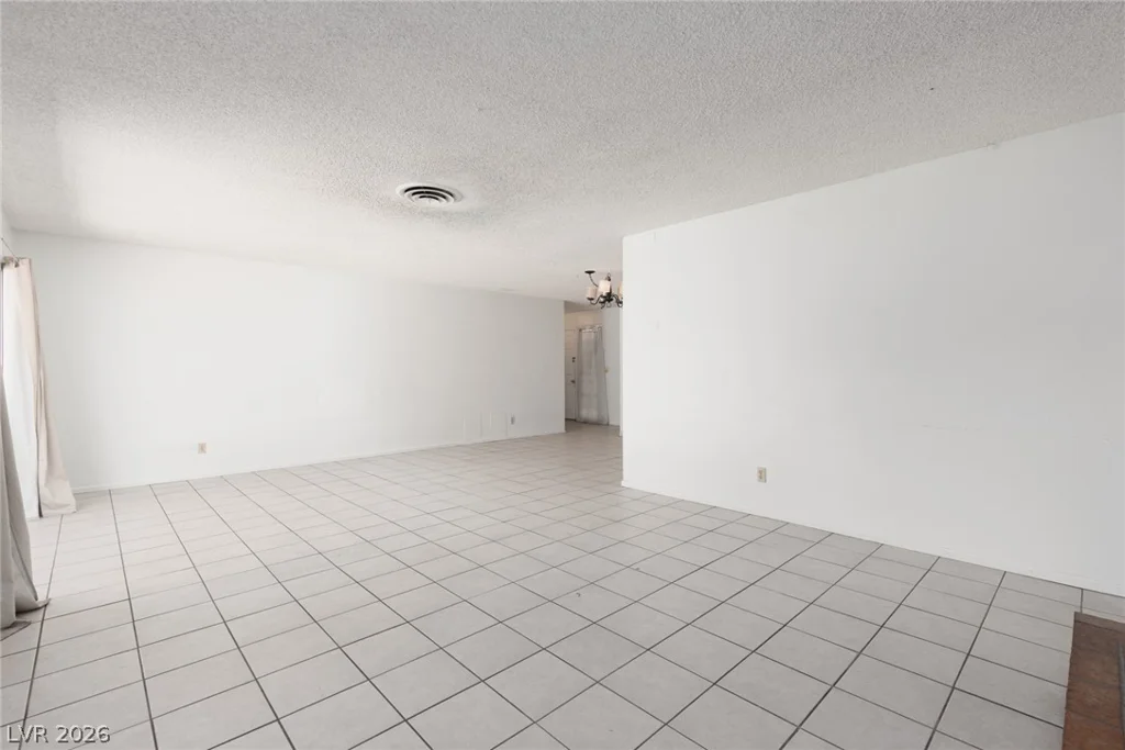 3958 Oakhill, Las Vegas, NV 89121