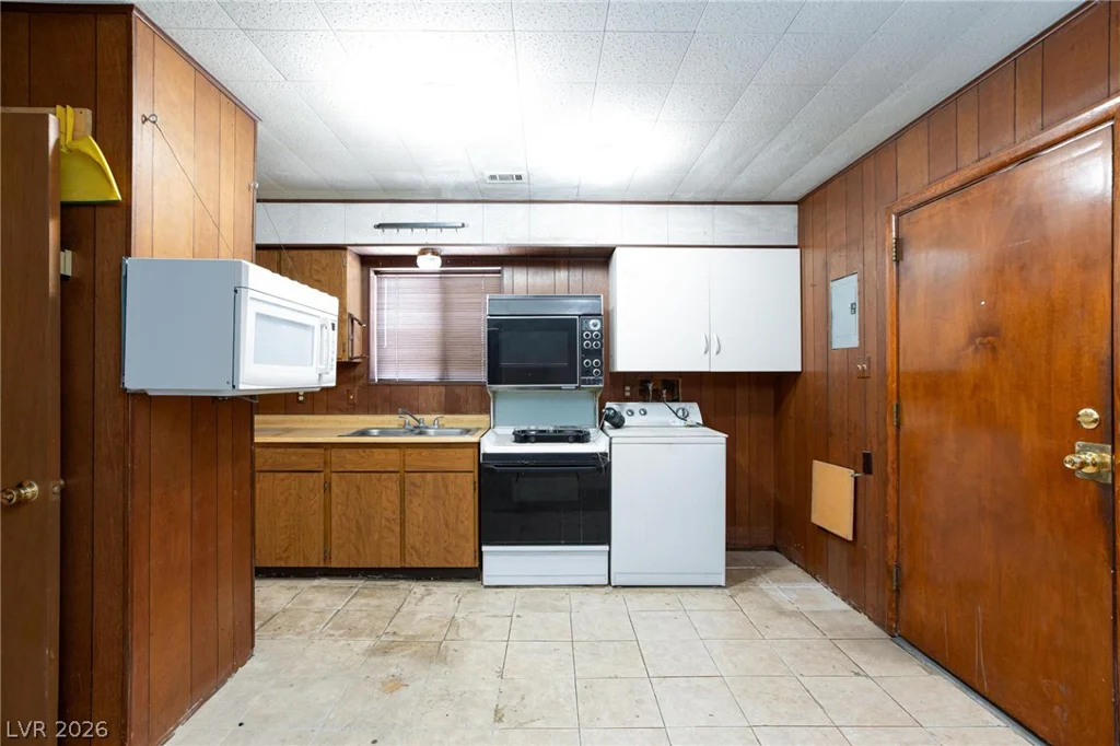 1601 Hartke, Las Vegas, NV 89104