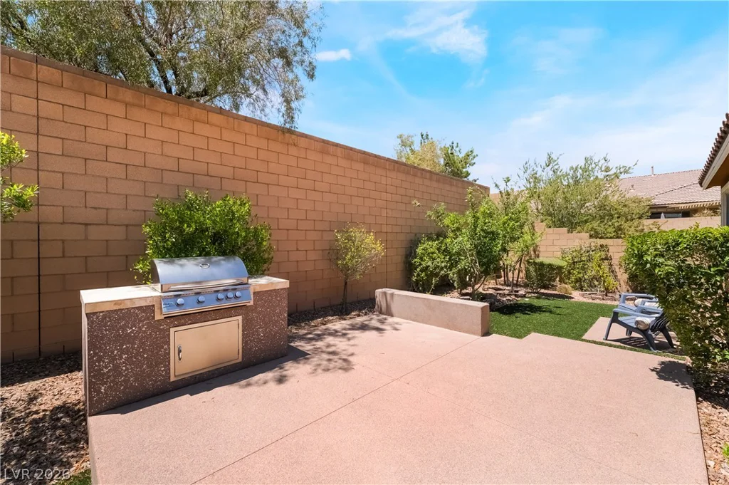 6011 Vista Clara Street, Las Vegas, NV 89148