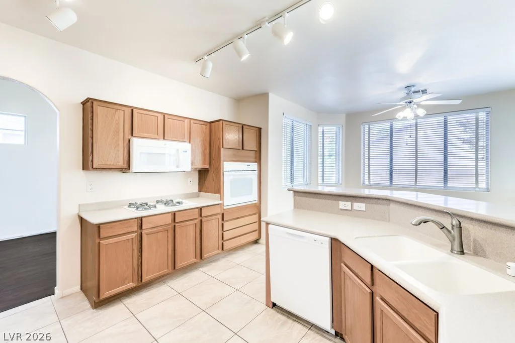 1933 Falcons Lair, Henderson, NV 89012