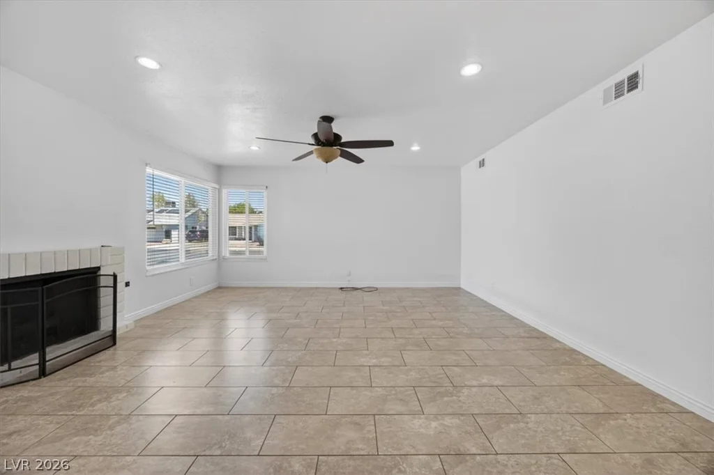 4366 Hidden Oak, Las Vegas, NV 89103