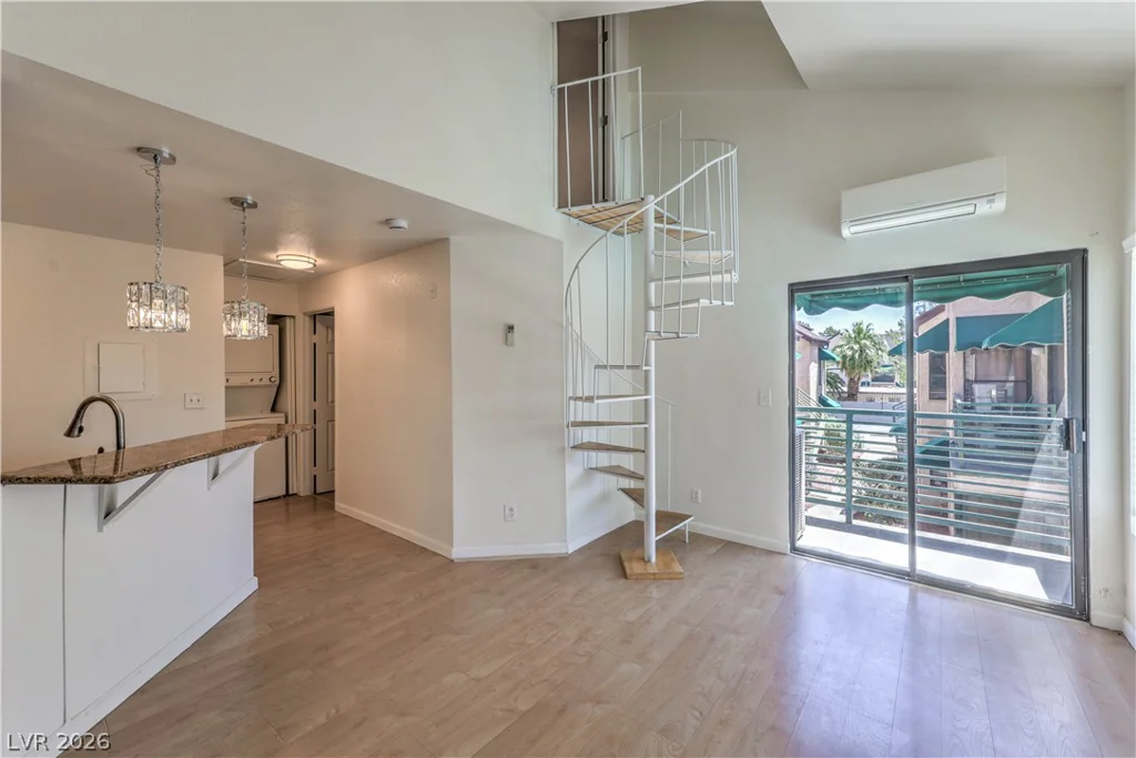 460 Elm, Las Vegas, NV 89169
