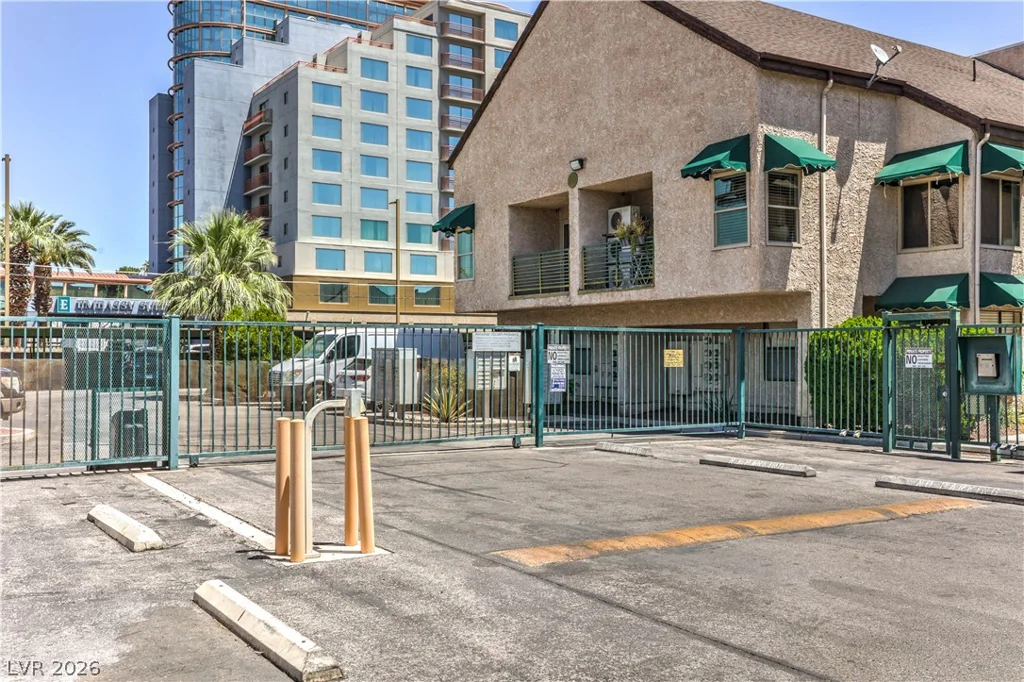 460 Elm, Las Vegas, NV 89169