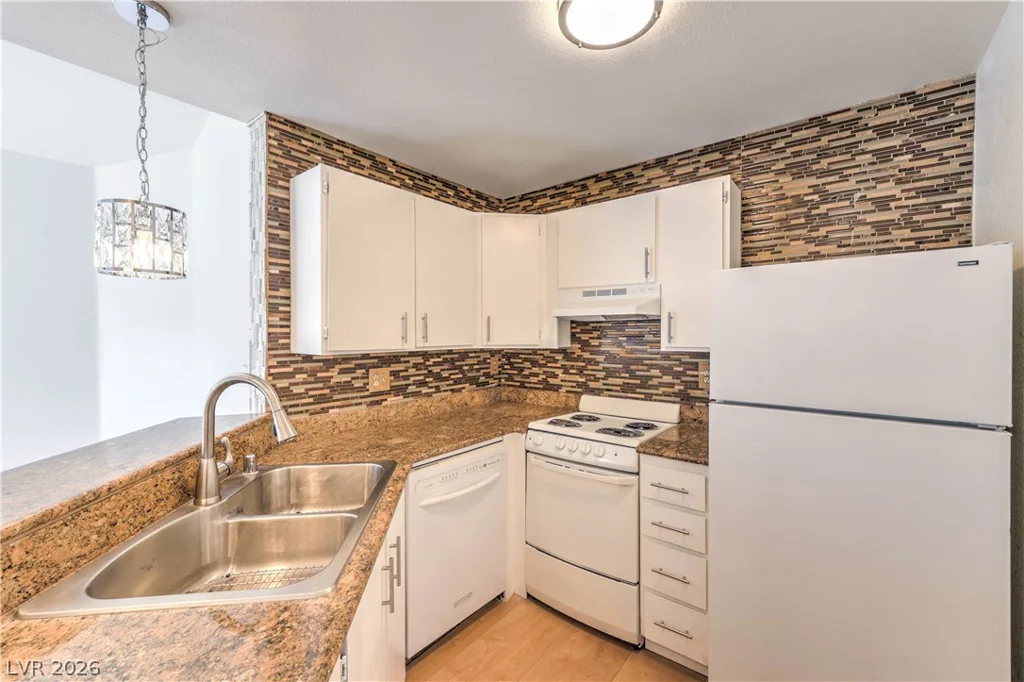 460 Elm, Las Vegas, NV 89169