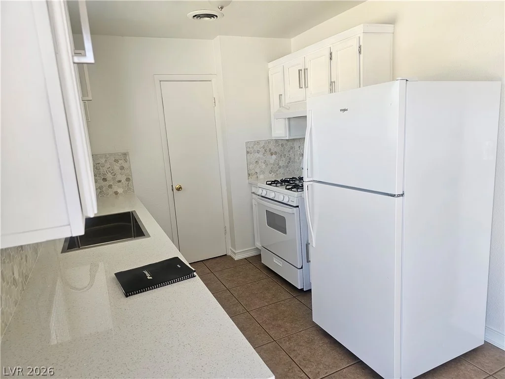1300 Sandy Cove, Las Vegas, NV 89110