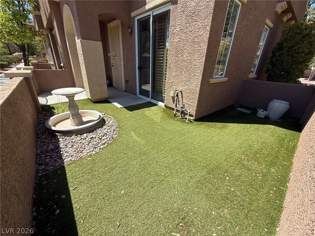 10221 Delray Beach, Las Vegas, NV 89129