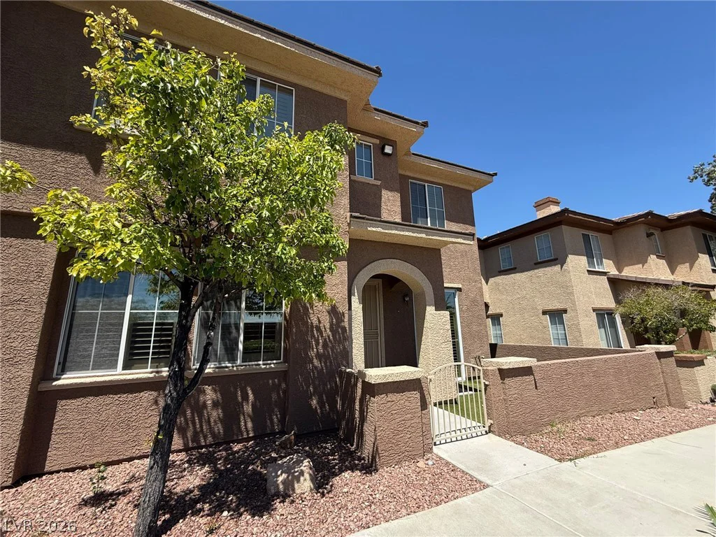 10221 Delray Beach, Las Vegas, NV 89129