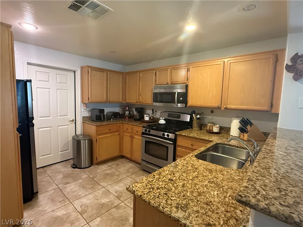 10221 Delray Beach, Las Vegas, NV 89129
