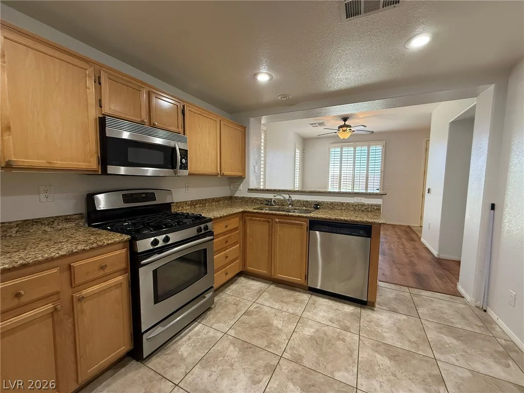 10221 Delray Beach, Las Vegas, NV 89129