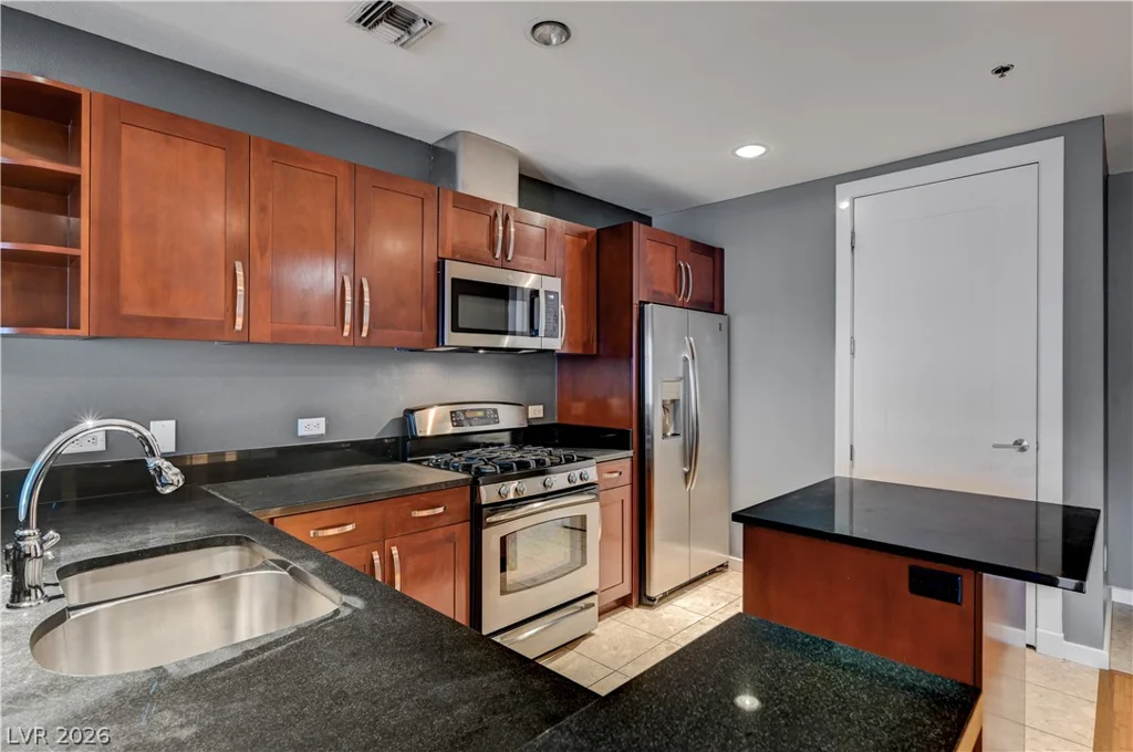 4575 Dean Martin, Las Vegas, NV 89103