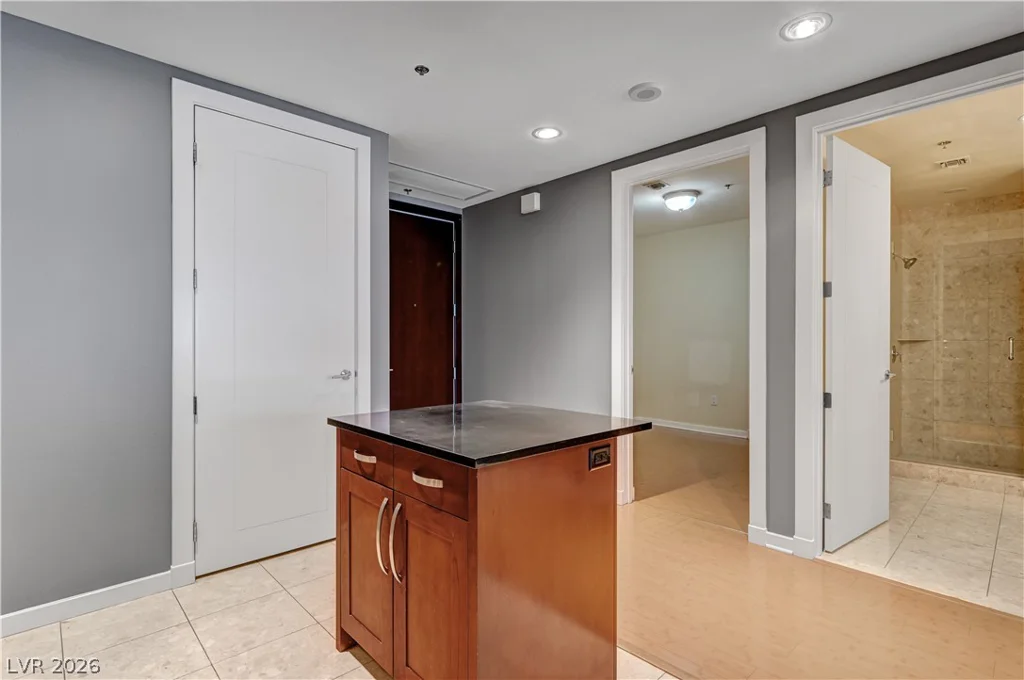 4575 Dean Martin, Las Vegas, NV 89103