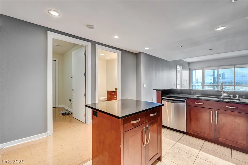 4575 Dean Martin, Las Vegas, NV 89103