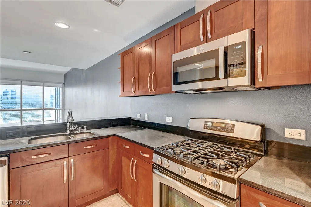 4575 Dean Martin, Las Vegas, NV 89103