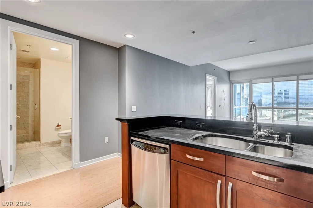 4575 Dean Martin, Las Vegas, NV 89103