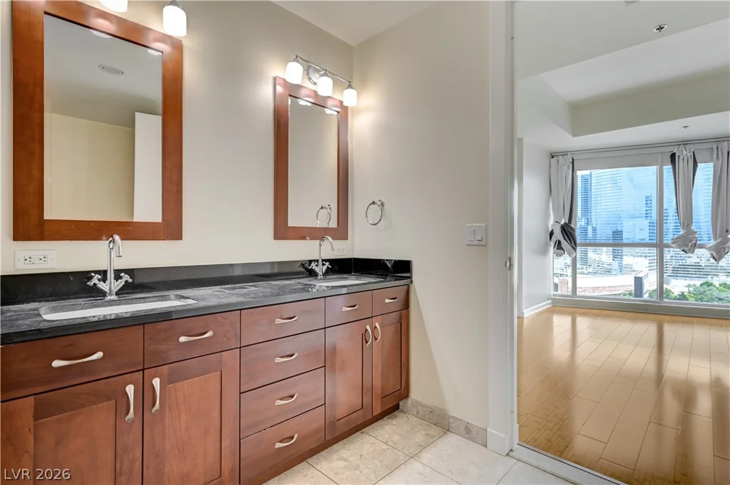 4575 Dean Martin, Las Vegas, NV 89103