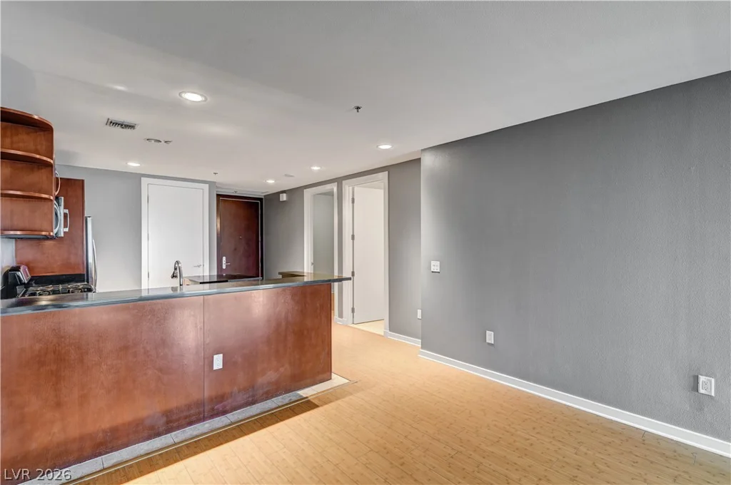 4575 Dean Martin, Las Vegas, NV 89103