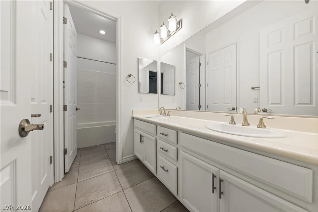 10100 Cambridge Brook, Las Vegas, NV 89149