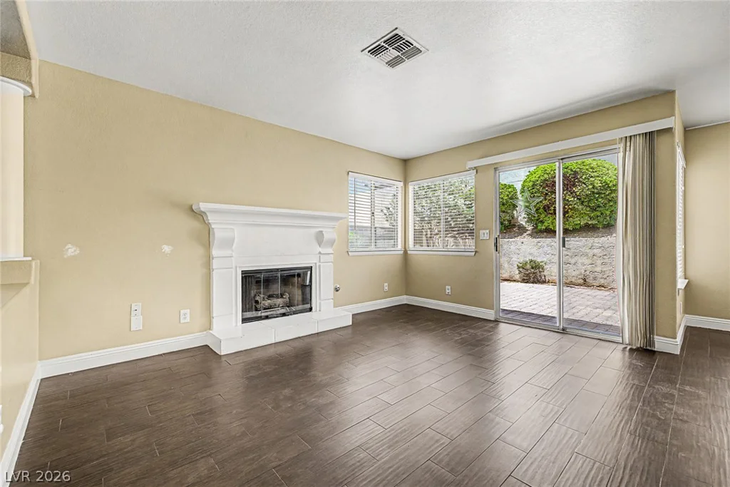 1825 Glenwillow, Las Vegas, NV 89117
