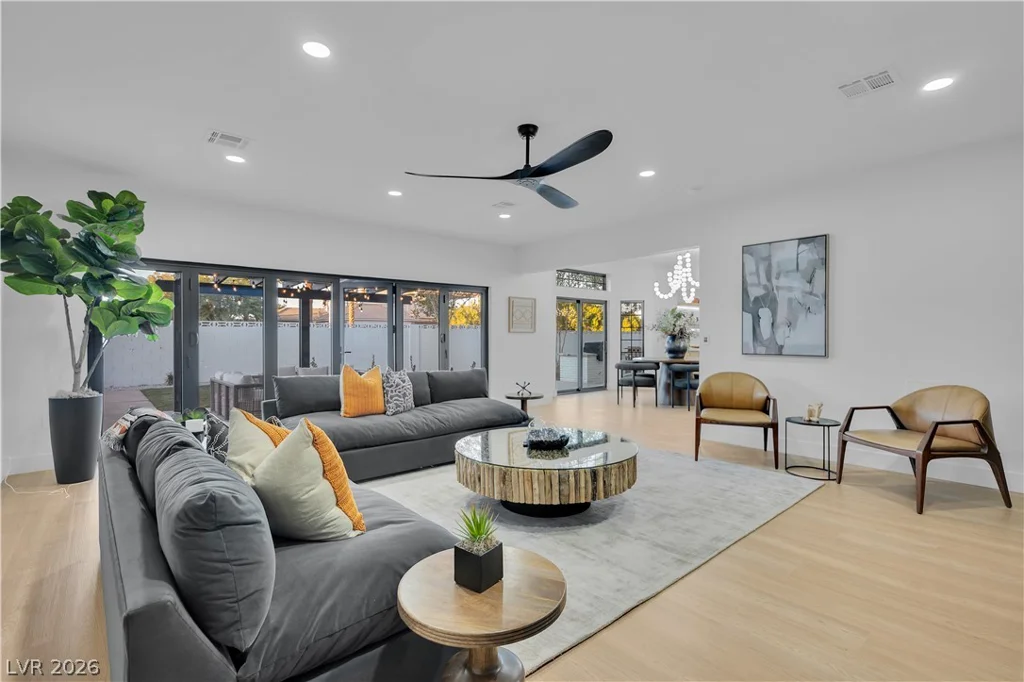 2720 Tioga Pines, Las Vegas, NV 89117