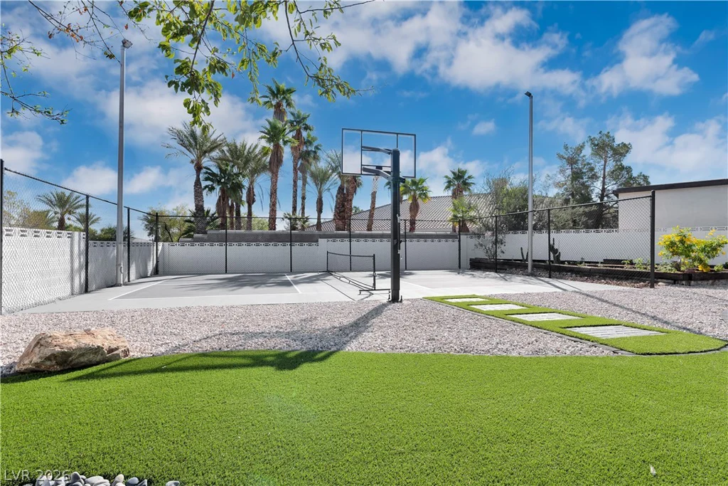 2720 Tioga Pines, Las Vegas, NV 89117
