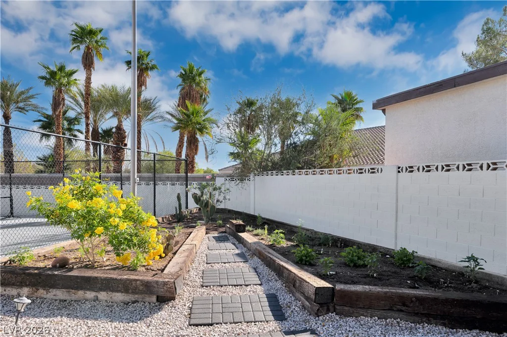 2720 Tioga Pines, Las Vegas, NV 89117
