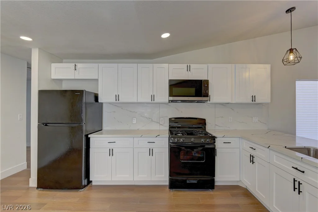 4724 La Madre, North Las Vegas, NV 89031