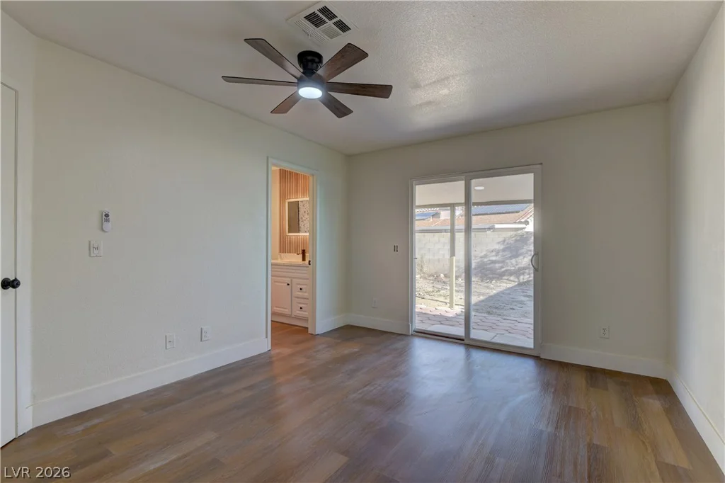 4724 La Madre, North Las Vegas, NV 89031