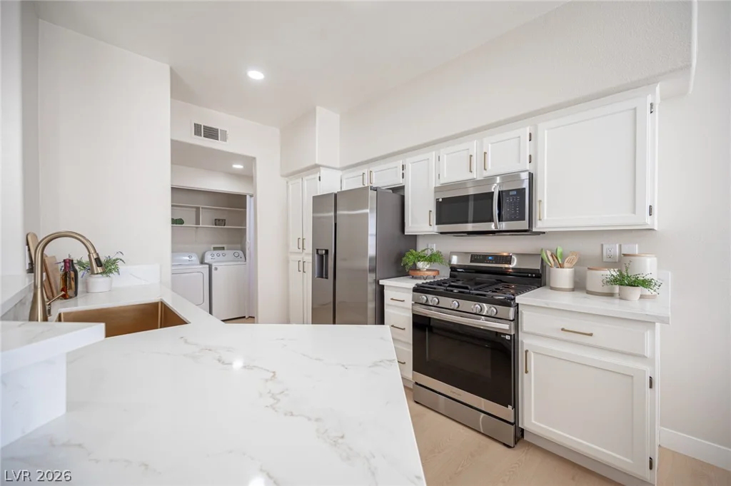 2121 Echo Bay, Las Vegas, NV 89128