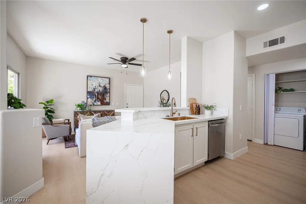 2121 Echo Bay, Las Vegas, NV 89128