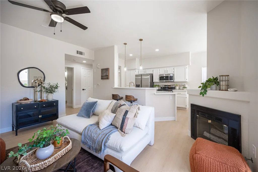 2121 Echo Bay, Las Vegas, NV 89128